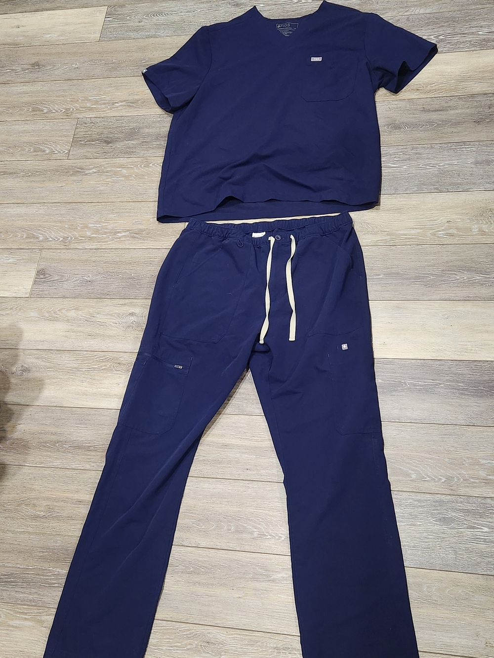 FIGS Men's Navy V-Neck Scrub Top & Pants Set Size Xlarge